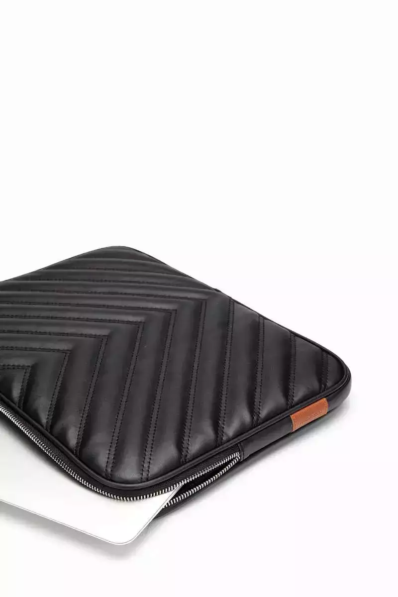 Macbook Air Pro 13.3 ve 14 inç Laptop Kılıfı Siyah IZG2202-3