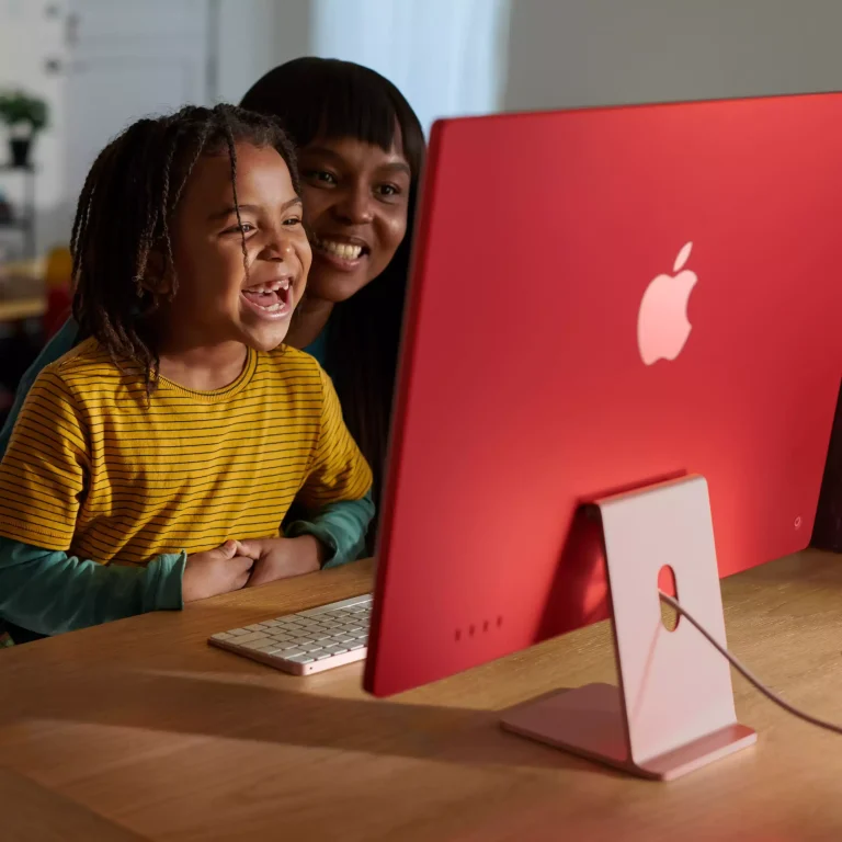 iMac 24 inc 4.5K M3 8CPU 10GPU 8GB 512GB Gümüş MQRK3TU/A - TEŞHİR -6