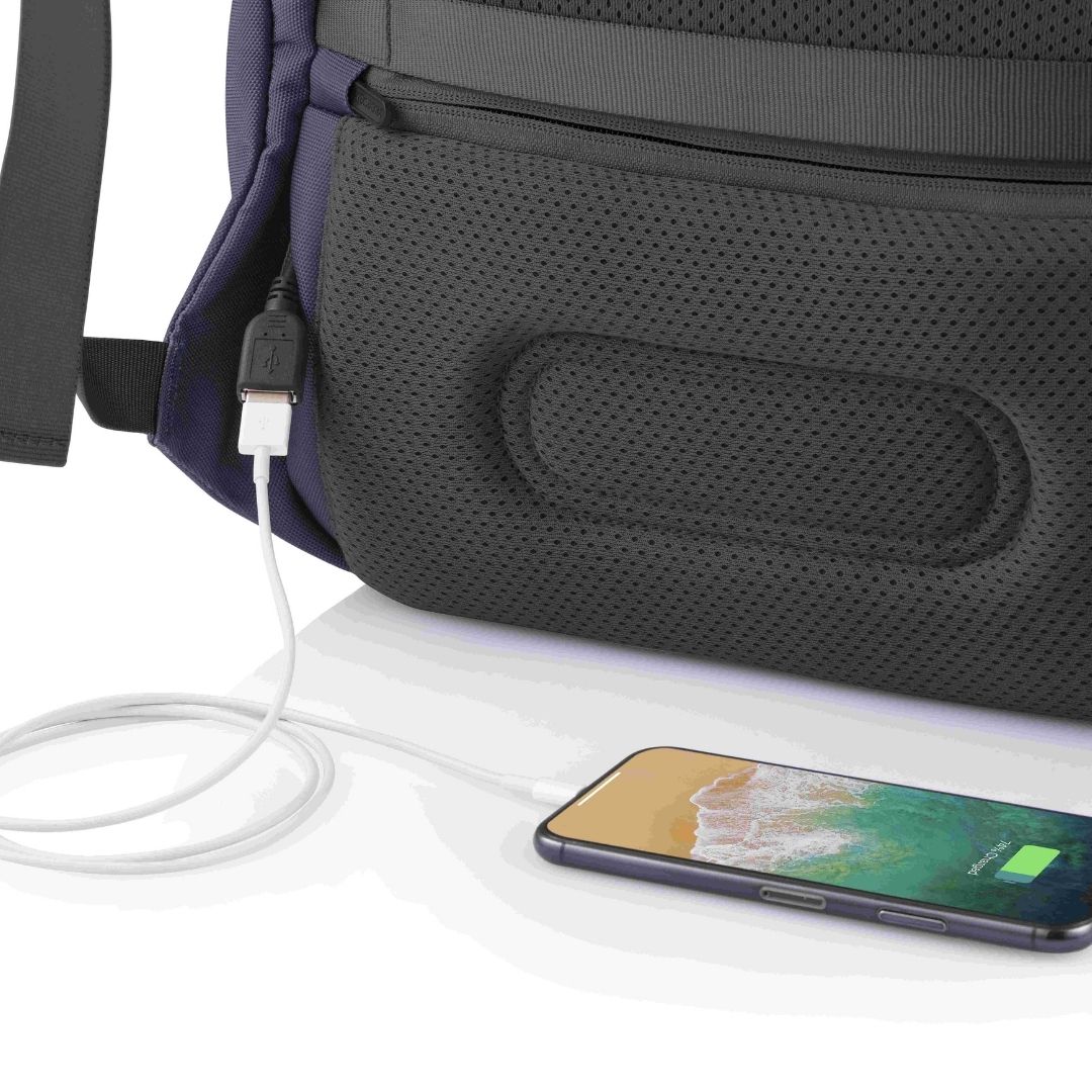 XD Design Bobby Soft Lacivert Sırt Çantası P705.795 USB Şarj Bağlantı Noktası